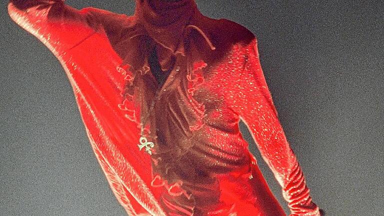 FRANCE-US-ENTERTAINMENT-MUSIC-PRINCE - Mal nicht in Lila: Prince in Paris 1998 FRANCE-US-ENTERTAINMENT-MUSIC-PRINCE - Mal nicht in Lila: Prince in Paris 1998