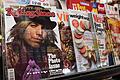 50 Jahre Musikmagazin 'Rolling Stone'       -  Die Gegenkultur der Baby Boomer: eine Jubiläumsausgabe des Musikmagazins &bdquo;Rolling Stone&ldquo; an einem Kiosk in New York.