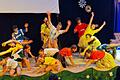 Viel Farbe und Bewegung brachte diese 15-köpfige Gruppe  mit ihrem Tanz zu den Samba-Rhythmen des WM-Songs 2010 'Waka Waka' von Shakira auf die Bühne.