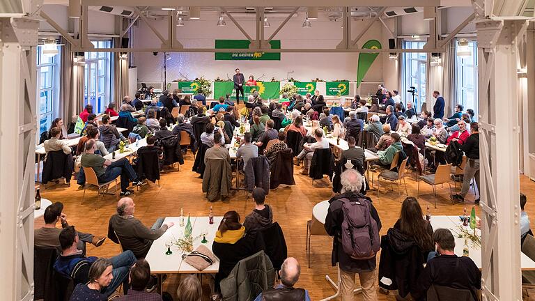 Rund 120 Menschen waren am Aschermittwoch ins Felix-Fechenbach-Haus gekommen. Rund 120 Menschen waren am Aschermittwoch ins Felix-Fechenbach-Haus gekommen.