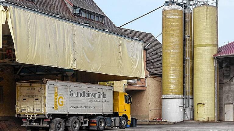 Traditionsreiches Handwerk: 150 Tonnen Mehl Tagesleistung erzielt die Familie Englert mit ihren beiden Mühlen. Traditionsreiches Handwerk: 150 Tonnen Mehl Tagesleistung erzielt die Familie Englert mit ihren beiden Mühlen.
