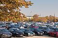 Auf dem Talavera-Parkplatz in Würzburg parken viele Pendler.
