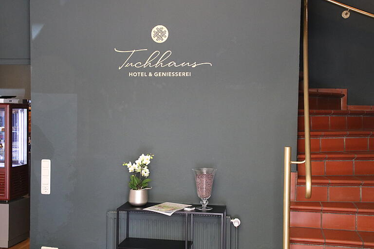 Neu ist der Eingangsbereich zum Hotel Tuchhaus. Neu ist der Eingangsbereich zum Hotel Tuchhaus.