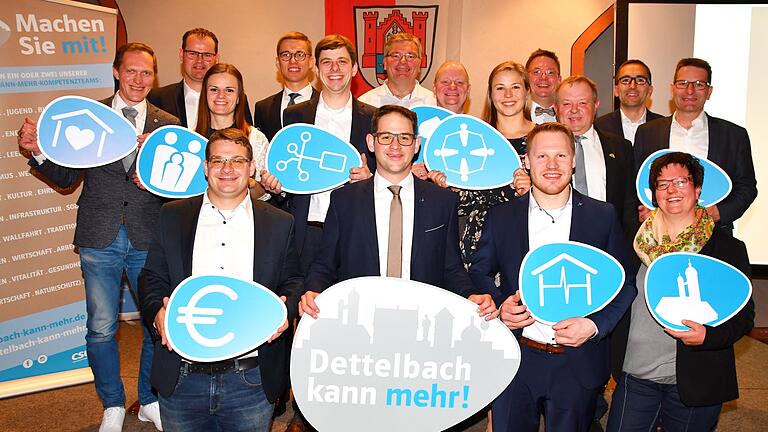 Marcel Hannweber mit den Kandidaten der CSU für die Stadtratswahl 2020 mit Schildern zu der neuen Initiative 'Dettelbach-kann-mehr!'. Marcel Hannweber mit den Kandidaten der CSU für die Stadtratswahl 2020 mit Schildern zu der neuen Initiative 'Dettelbach-kann-mehr!'.