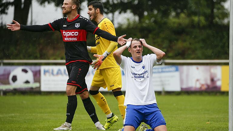 Eine Szene aus dem Hinspiel mit Mika Lindner (links) vom TSV Lengfeld und Silas Krebelder vom TSV Unterpleichfeld. Das Rückspiel zwischen den Mannschaften in der Fußball-Landesliga Nordwest endete unentschieden. Eine Szene aus dem Hinspiel mit Mika Lindner (links) vom TSV Lengfeld und Silas Krebelder vom TSV Unterpleichfeld. Das Rückspiel zwischen den Mannschaften in der Fußball-Landesliga Nordwest endete unentschieden.