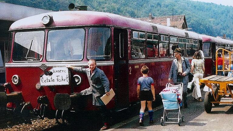 Das „Gatzerle“ im Wertheimer Bahnhof vor seiner letzten planmäßigen Fahrt 1976. Das „Gatzerle“ im Wertheimer Bahnhof vor seiner letzten planmäßigen Fahrt 1976.