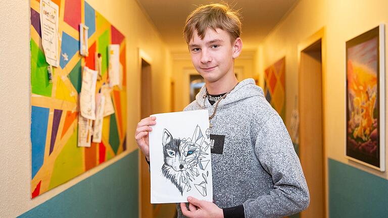 Michael (15) zeichnet viel und gerne und das richtig gut. Er kann sich gut vorstellen, später einmal künstlerisch tätig zu sein. Michael (15) zeichnet viel und gerne und das richtig gut. Er kann sich gut vorstellen, später einmal künstlerisch tätig zu sein.