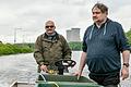 Willi Stein (links), Präsident des Fischereiverbandes Unterfranken, und Vizepräsident Joachim Alka sorgen sich um die Ökologie des Mains, weil sich das Gewässer im Sommer immer stärker aufheizt.