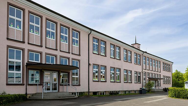 Die Grundschule am Lülsfelder Weg in Gerolzhofen ist mittlerweile über 70 Jahre alt. Die Grundschule am Lülsfelder Weg in Gerolzhofen ist mittlerweile über 70 Jahre alt.