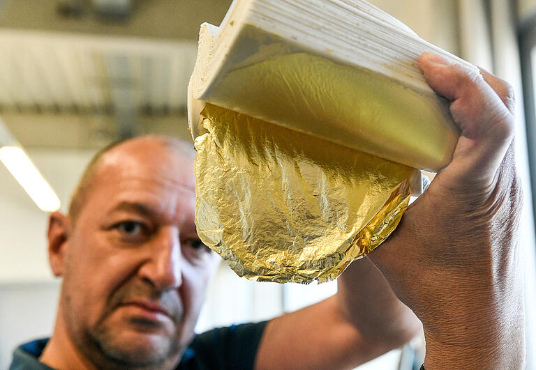 Besuch in der Blattgoldschlägerei Eytzinger: Die Goldschlägerei produziert in Schwabach Blattgold seit 1867.&nbsp;