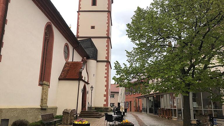 Ja zur Außenbestuhlung, aber nicht um jeden Preis. Diese Meinung vertritt der Sommeracher Gemeinderat vor allem in sensiblen Ortsbereichen wie dem Kirchplatz in der Ortsmitte.