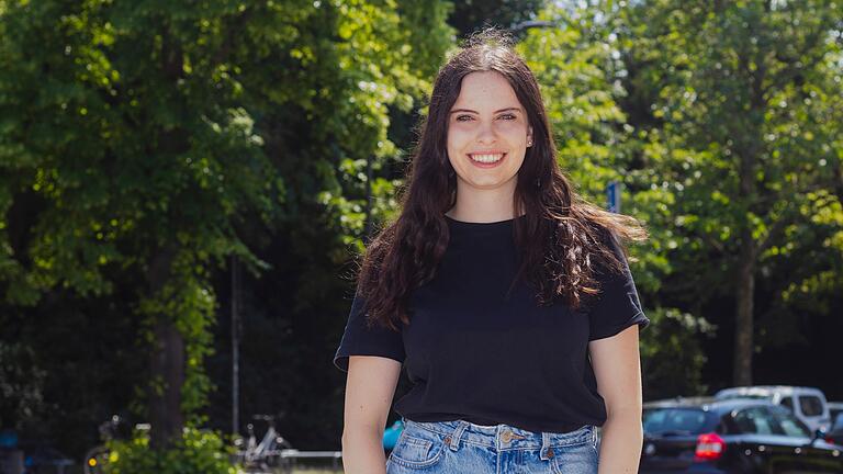 Annsophie Unden aus Würzburg ist 21 und Masterstudentin für Management. Annsophie Unden aus Würzburg ist 21 und Masterstudentin für Management.