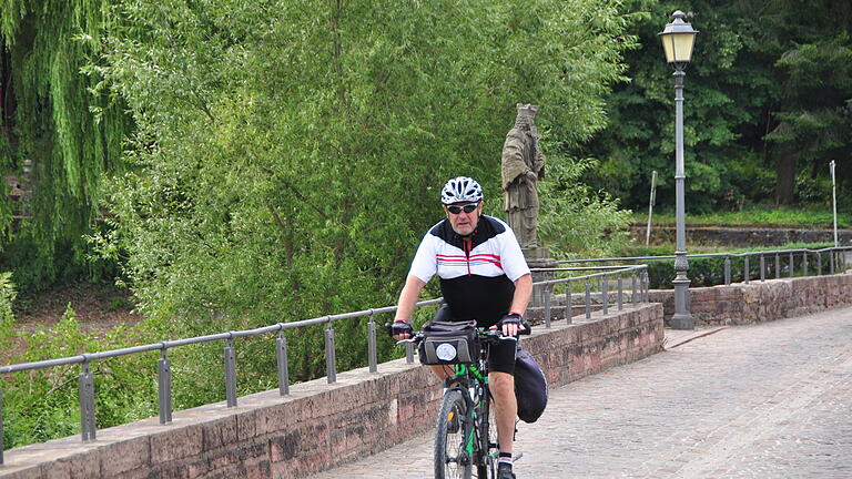 Michael Weilnhammer (69) fährt seit 2004 die Wallfahrtsstrecke wenige Wochen vor der Wallfahrt mit dem Fahrrad ab. Foto: Elfriede Streitenberger&nbsp;