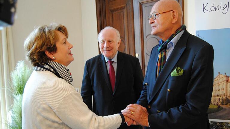 Prominente Gäste: Bad Brückenaus Bürgermeisterin Brigitte Meyerdierks mit Georg Milbradt (Mitte) und Herbert Schmalstieg.