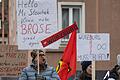 Wenn Werke wie jenes von Brose in Würzburg geschlossen werden sollen, bangen die Beschäftigten um ihre berufliche Zukunft. Dann gilt es, wichtige Weichen zu stellen. Das Bild zeigt Brose-Mitarbeiterinnen und -Mitarbeiter bei einer Demo Mitte Februar in Würzburg.