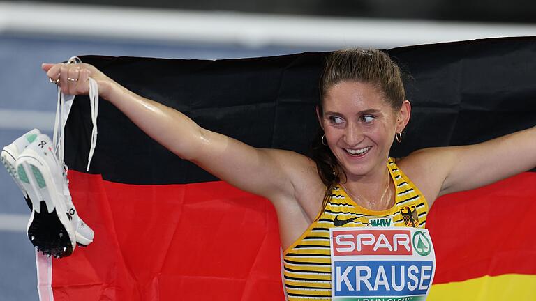 Gesa Krause - Gesa Felicitas startet als Mutter in Paris. Gesa Krause - Gesa Felicitas startet als Mutter in Paris.
