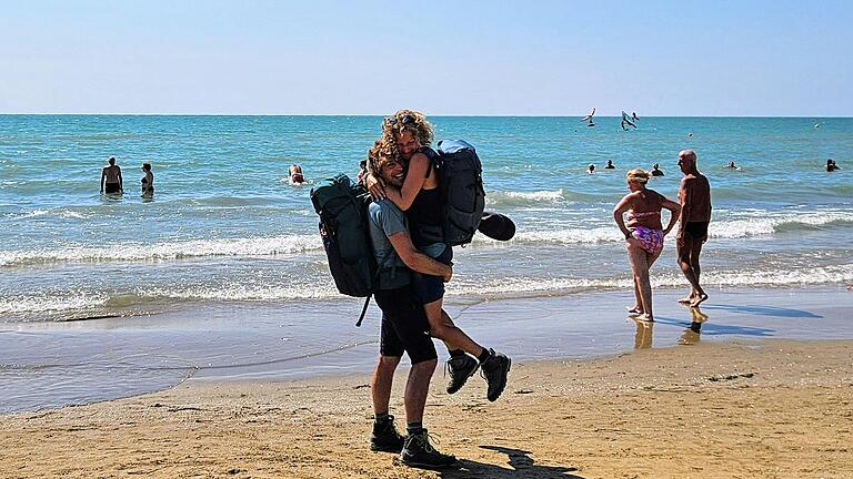 Ankunft in Lido di Jesolo nach einem Monat zu Fuß Ankunft in Lido di Jesolo nach einem Monat zu Fuß