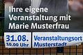 Politikerinnen werden seltener       -  An der Parteizentrale der CSU in München hängt ein Musterplakat mit der fiktiven &bdquo;Marie Musterfrau&ldquo;.