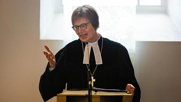 Gisela Bornowski, Regionalbischöfin des Kirchenkreises Ansbach-Würzburg,&nbsp; beim Festgottesdienst im Mai 2023 zum 100-jährigen Bestehen der Erlöserkirche in Gerolzhofen. Sie ist seit März 2014 im Amt.