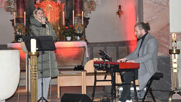 Musikalisch begleiteten Sophia Weinberger und Tobias Hümpfner die letzte 'Sinnzeit'.