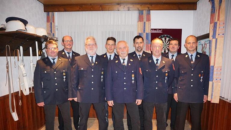 Ehrungen bei der Feuerwehr Breitenbach-Mitgenfeld. Das Bild zeigt von  links: Harald Fischer, Bürgermeister Dieter Muth, Walter Klausnitzer,  Tobias Zeier, Elmar Morschäuser, Michael Vogt, Winfried Heil, Günter  Heil und Kommandant Michael Greger. Fotos: Marion Eckert       -  Ehrungen bei der Feuerwehr Breitenbach-Mitgenfeld. Das Bild zeigt von  links: Harald Fischer, Bürgermeister Dieter Muth, Walter Klausnitzer,  Tobias Zeier, Elmar Morschäuser, Michael Vogt, Winfried Heil, Günter  Heil und Kommandant Michael Greger. Fotos: Marion Eckert