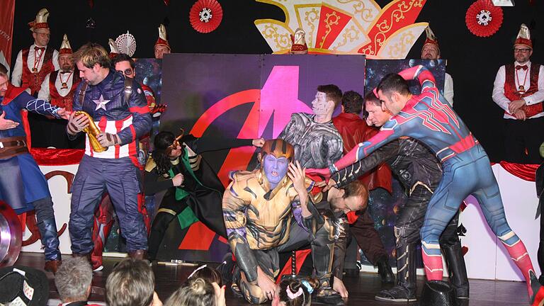 Fans des Science-Fiction-Films 'Marvel's The Avengers' oder der Comics kamen beim Showtanz des Männerballetts auf ihre Kosten. Fans des Science-Fiction-Films 'Marvel's The Avengers' oder der Comics kamen beim Showtanz des Männerballetts auf ihre Kosten. 