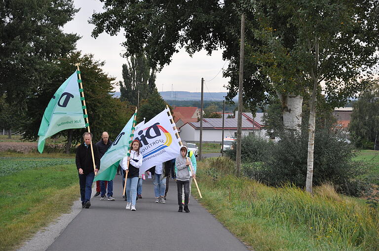 Die Wallfahrer unterwegs von Gernach nach St. Ludwig Die Wallfahrer unterwegs von Gernach nach St. Ludwig