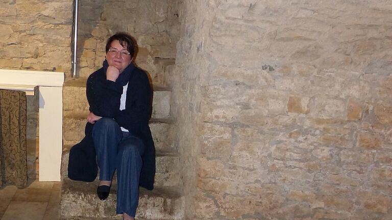 Lisa Krein hat schnell ihren Lieblingsplatz gefunden: Der Gewölbekeller unter dem Schwanfelder Heimatmuseum hat ihr auf Anhieb gefallen. Lisa Krein hat schnell ihren Lieblingsplatz gefunden: Der Gewölbekeller unter dem Schwanfelder Heimatmuseum hat ihr auf Anhieb gefallen.