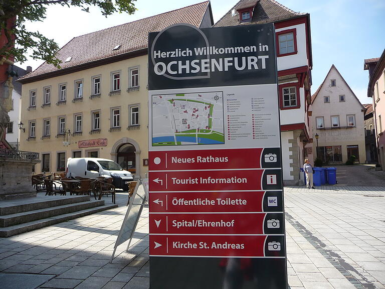 Die Stadtpläne an den Stelen sind nicht genordet. Die Stadtpläne an den Stelen sind nicht genordet.