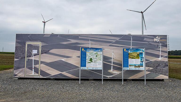 Der Windstützpunkt mit Windlehrpfad bei Schwanfeld im Landkreis Schweinfurt im Jahr 2014. Inzwischen ist der Info-Pavillon in die Jahre gekommen, außerdem steht eine umfangreiche energetische Sanierung an.&nbsp;&nbsp;