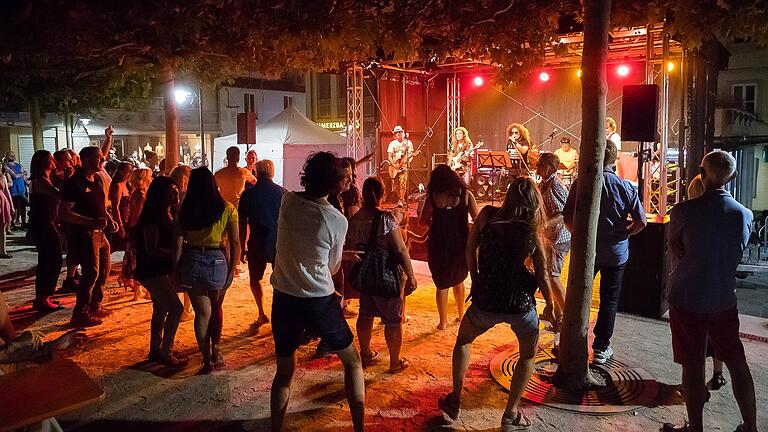 Feiern, Tanzen und Live-Musik genießen, beim Stadtfest am letzten Augustwochenende 2019 war dies noch ein ungetrübtes Vergnügen. Wie heuer ein mögliches Stadtfest aussehen könnte, steht noch in den Sternen. Der Veranstalter will auf jeden Fall vorbereitet sein und ein angepasstes Stadtfest auf die Beine stellen.&nbsp;