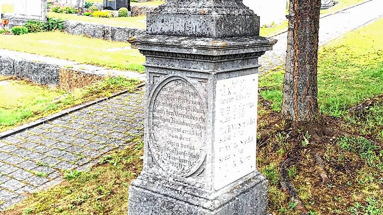 Im Bruderkrieg von 1866 war Grünsfeld nicht durch Gefechte betroffen, jedoch wurden Truppen einquartiert. Die Hamburger Soldaten rückten erst ab dem 5. August 1866 ab. Im Bild: das Hamburger Ehrenmal auf dem Friedhof in Grünsfeld.