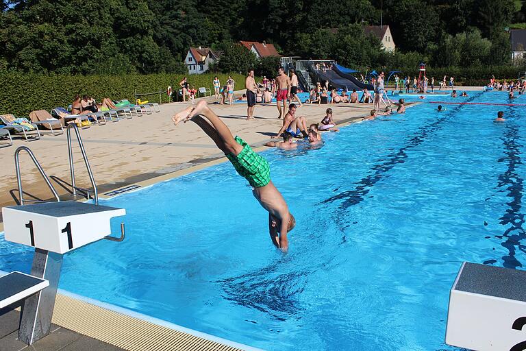 Das Freibad in Gemünden wurde in den Lindenwiesen 1938 erbaut. Das Freibad in Gemünden wurde in den Lindenwiesen 1938 erbaut.