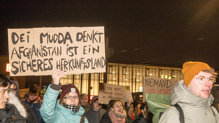 Die Teilnehmer der Demonstration starteten am Hauptbahnhof.