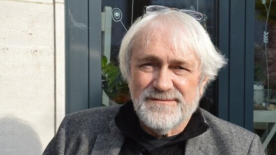 Siggi Seuß' Krisentherapie 'Flanieren & Sinnieren & Zuhören' bewährt sich. Hält den Blutdruck (meist) im grünen Bereich. Siggi Seuß' Krisentherapie 'Flanieren & Sinnieren & Zuhören' bewährt sich. Hält den Blutdruck (meist) im grünen Bereich.
