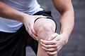 Copy%20of%20125099137.tif       -  Eine Arthrose im Knie kann die Lebensqualität empfindlich einschränken. Mit der richtigen Ernährung kann man die Schmerzen aber lindern.