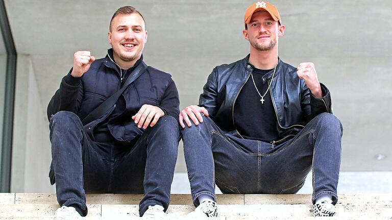 Zusammenhalt von Kindesbeinen an: Der Schweinfurter Kampfsportler Nick Schander (rechts) mit Freund und Unterstützer Dennis Bernhardt. Zusammenhalt von Kindesbeinen an: Der Schweinfurter Kampfsportler Nick Schander (rechts) mit Freund und Unterstützer Dennis Bernhardt.