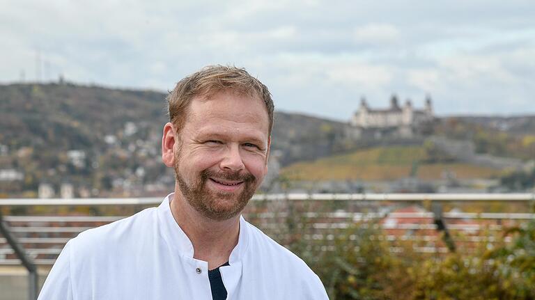 Der ärztliche Direktor vom Klinikum Mitte Matthias Held erstellt mit der Main Post ein Tagebuch im Corona Lockdown. Er hat sein Büro in der Missionsärztlichen Klinik.