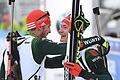 Biathlon Weltcup Oberhof       -  Vierter und Fünfter: Benedikt Doll (rechts) und Arnd Peiffer umarmen sich nach dem Sprint in Oberhof.