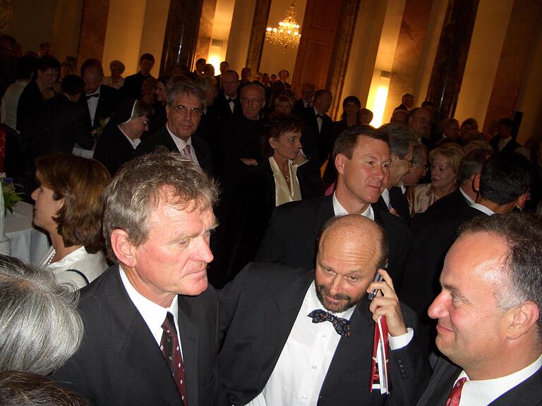 Anton Sahlender mit Fußball-Legende Sepp Meier und Main-Post-Redakteur Michael Czygan beim Staatsempfang zum Mozartfest. Anton Sahlender mit Fußball-Legende Sepp Meier und Main-Post-Redakteur Michael Czygan beim Staatsempfang zum Mozartfest.