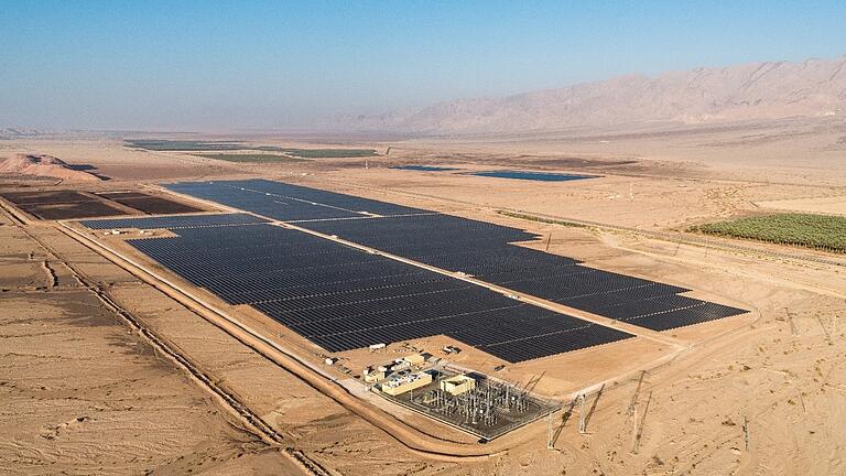 Belectric hat jüngst im Auftrag von EDF ein Solarprojekt in Israel fertiggestellt und in Betrieb genommen. Das Solarkraftwerk in Timna soll pro Jahr über 145 Gigawattstunden Ökostrom liefern, sagt das Unternehmen. Belectric hat jüngst im Auftrag von EDF ein Solarprojekt in Israel fertiggestellt und in Betrieb genommen. Das Solarkraftwerk in Timna soll pro Jahr über 145 Gigawattstunden Ökostrom liefern, sagt das Unternehmen.