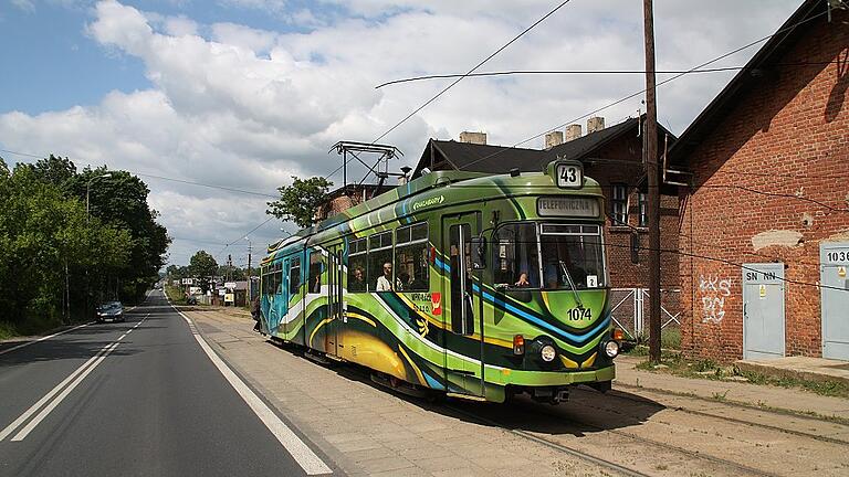 Ein Würzburger Zug der Klasse GT-H wurde zuerst nach Grudziadz in Polen verkauft. Dann folgte ein neuer Einsatz in Lodz bis heute. Das Bild entstand 2013.