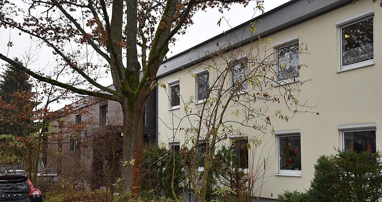 Dieses Haus gehört den Kindern. Auch die Caritas-Frühförderstelle hat nun in der St. Anton Straße 14, als Teil des Pfarrzentrums St. Anton eine neue Heimat gefunden. Dieses Haus gehört den Kindern. Auch die Caritas-Frühförderstelle hat nun in der St. Anton Straße 14, als Teil des Pfarrzentrums St. Anton eine neue Heimat gefunden.