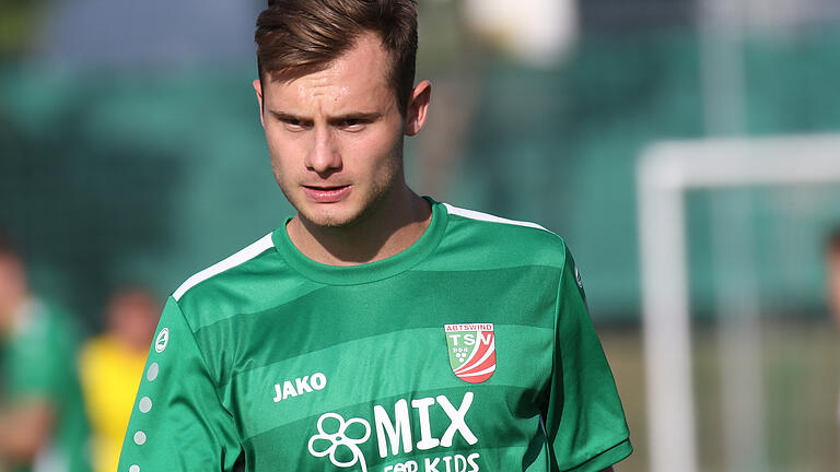 Fabio Bozesan erzielte beide Tore für den Fußball-Bayernligisten TSV Abtswind beim SSV Jahn Regensburg II. Jedoch fuhren die Abtswinder trotzdem mit einer Niederlage aus der Oberpfalz nach Hause.