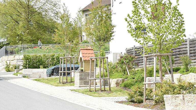Aktuell fehlen laut Bürgermeister noch das Brunnenwasser und eine Pumpe für den Platz am Dorfgrabenweg in Hendungen. Die Frage nach den Gesamt-Baukosten wird beim Bürgerforum gestellt.&nbsp;