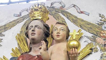Passt genau: Das imitierte Jesuskind auf dem Arm der Muttergottes wurde harmonisch eingefügt.