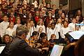 Die Kinder- und Jugendkantorei und die Kantorei St. Johannis, dazu der Mädchenchor 'Junge Stimmen Schweinfurt' vereinigten sich beim Weihnachtskonzert zu einem großen Klangkörper.