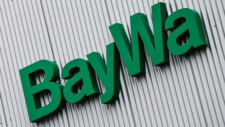 In Schieflage: Der BayWa-Konzern zieht an der Reißleine und will bis Ende 2027 Stellen abbauen und Filialen schließen.