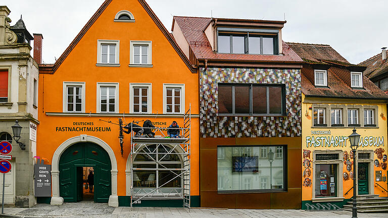 Die beiden Häuser der Fastnacht-Akademie schmiegen sich direkt an das Fastnacht-Museum - und haben auch einen direkten Zugang.