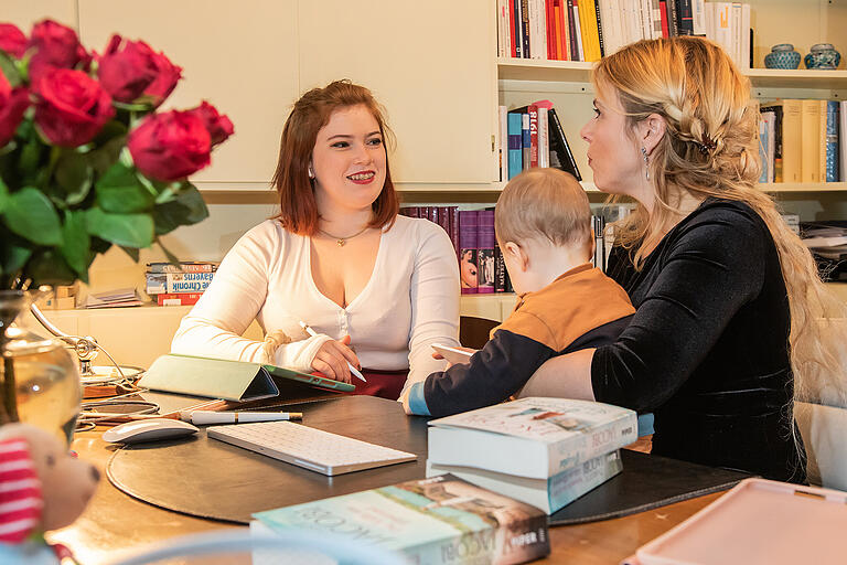 Mit Tochter Sophia und Sohn Leonard im Arbeitszimmer in Würzburg.&nbsp;